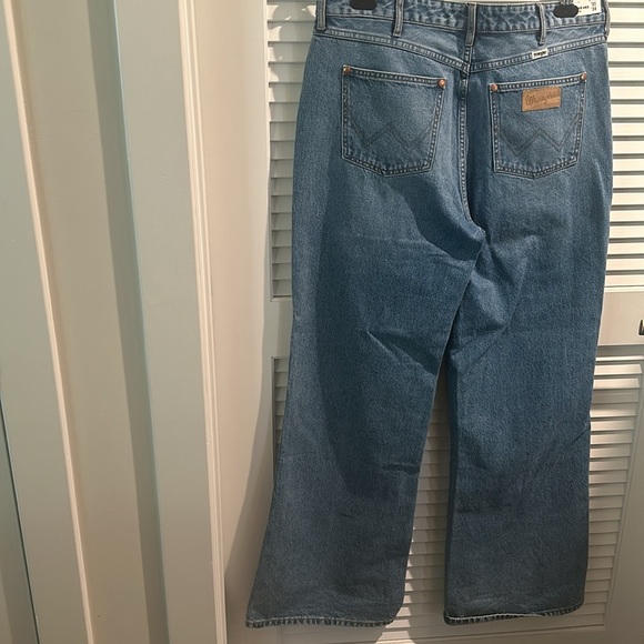 NWT Wrangler Bonnie Loose Flair Five Pocket Jeans. Size W 31”xL34” - Picture 5 of 7